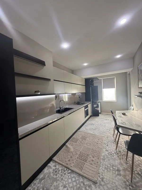 Satılır 3 otaqlı mənzil 150 m²