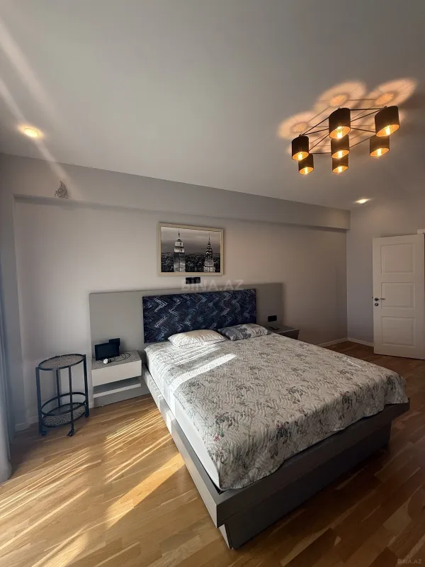 Satılır 3 otaqlı mənzil 150 m²