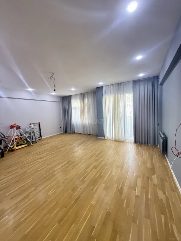 Satılır 3 otaqlı mənzil 150 m²