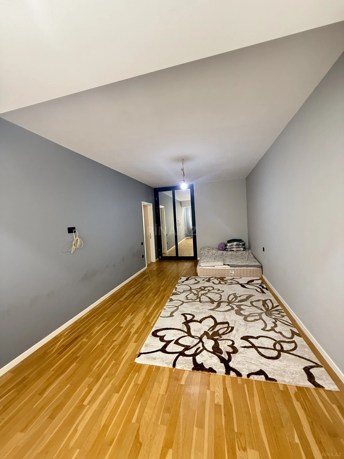 Satılır 3 otaqlı mənzil 150 m²
