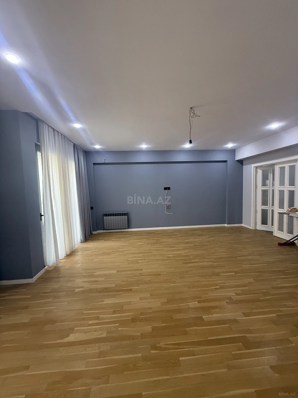 Satılır 3 otaqlı mənzil 150 m²