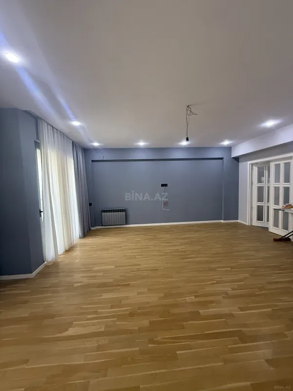 Satılır 3 otaqlı mənzil 150 m²