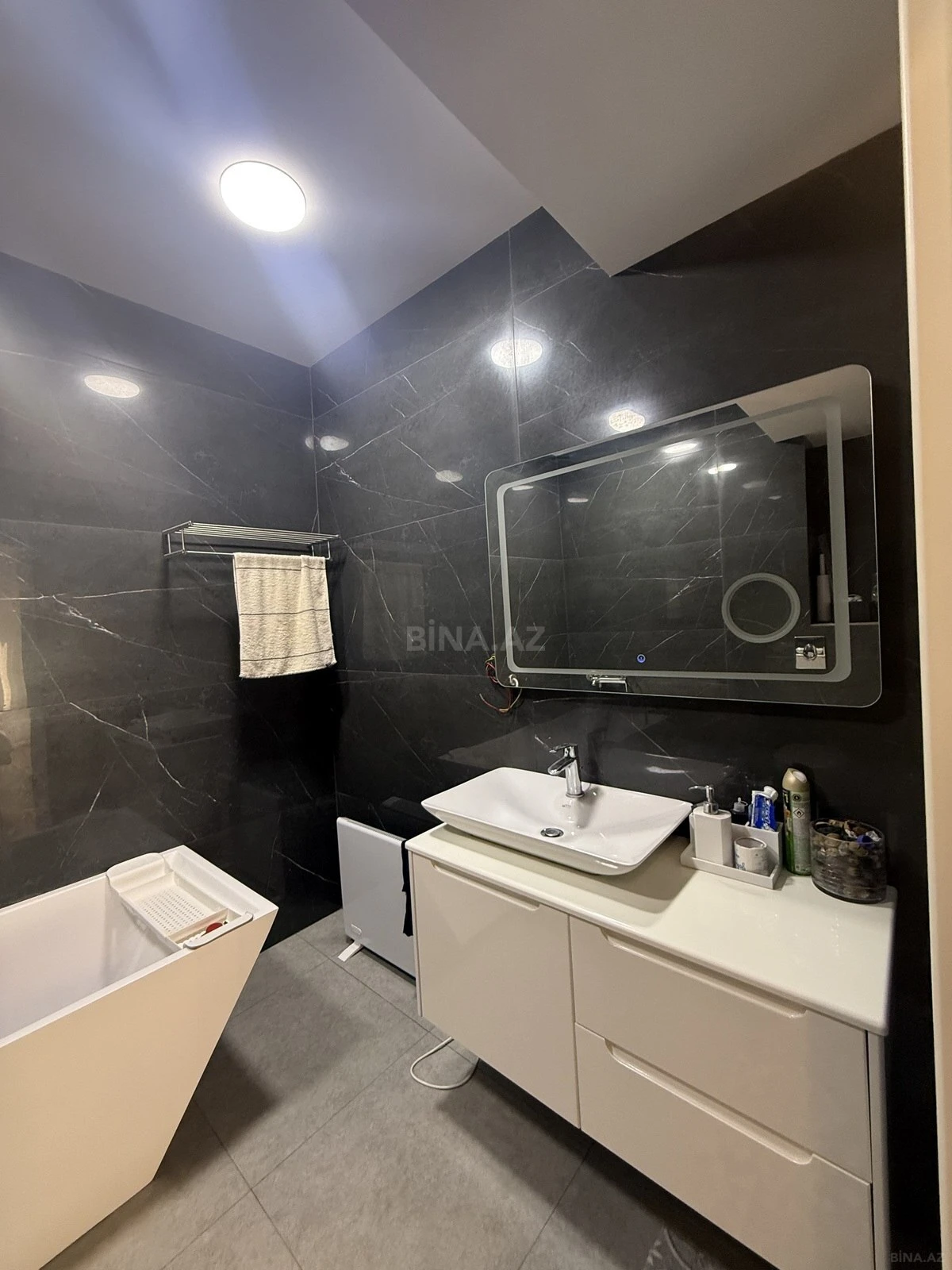 Satılır 3 otaqlı mənzil 150 m²