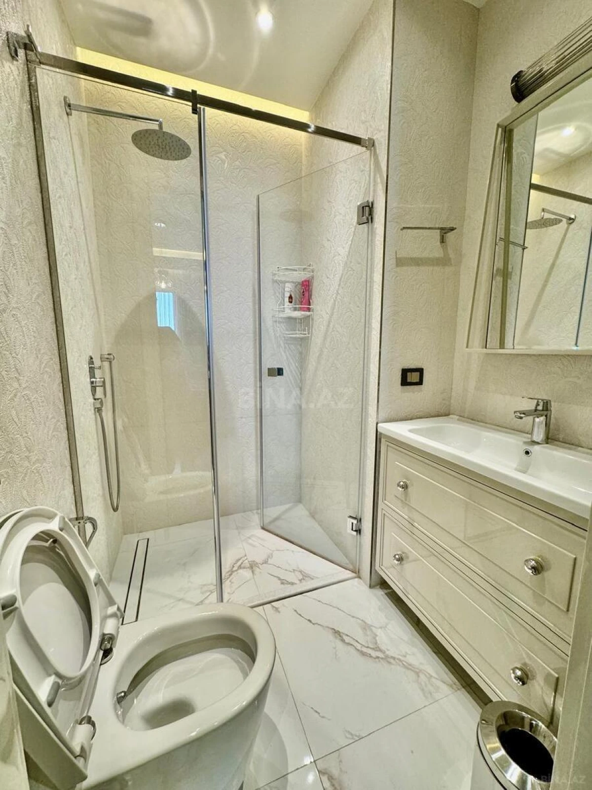 Satılır 3 otaqlı mənzil 120 m²