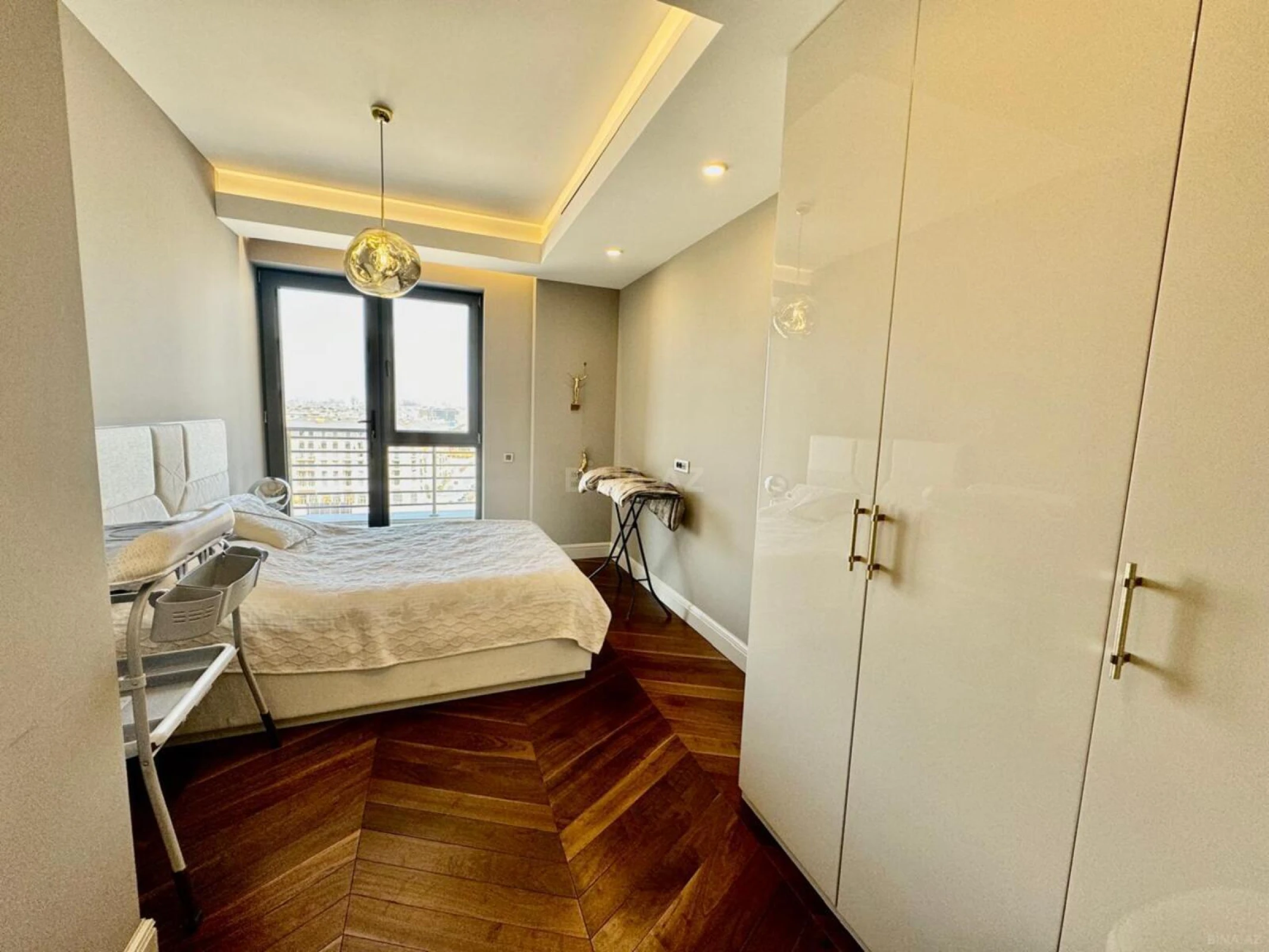 Satılır 3 otaqlı mənzil 120 m²