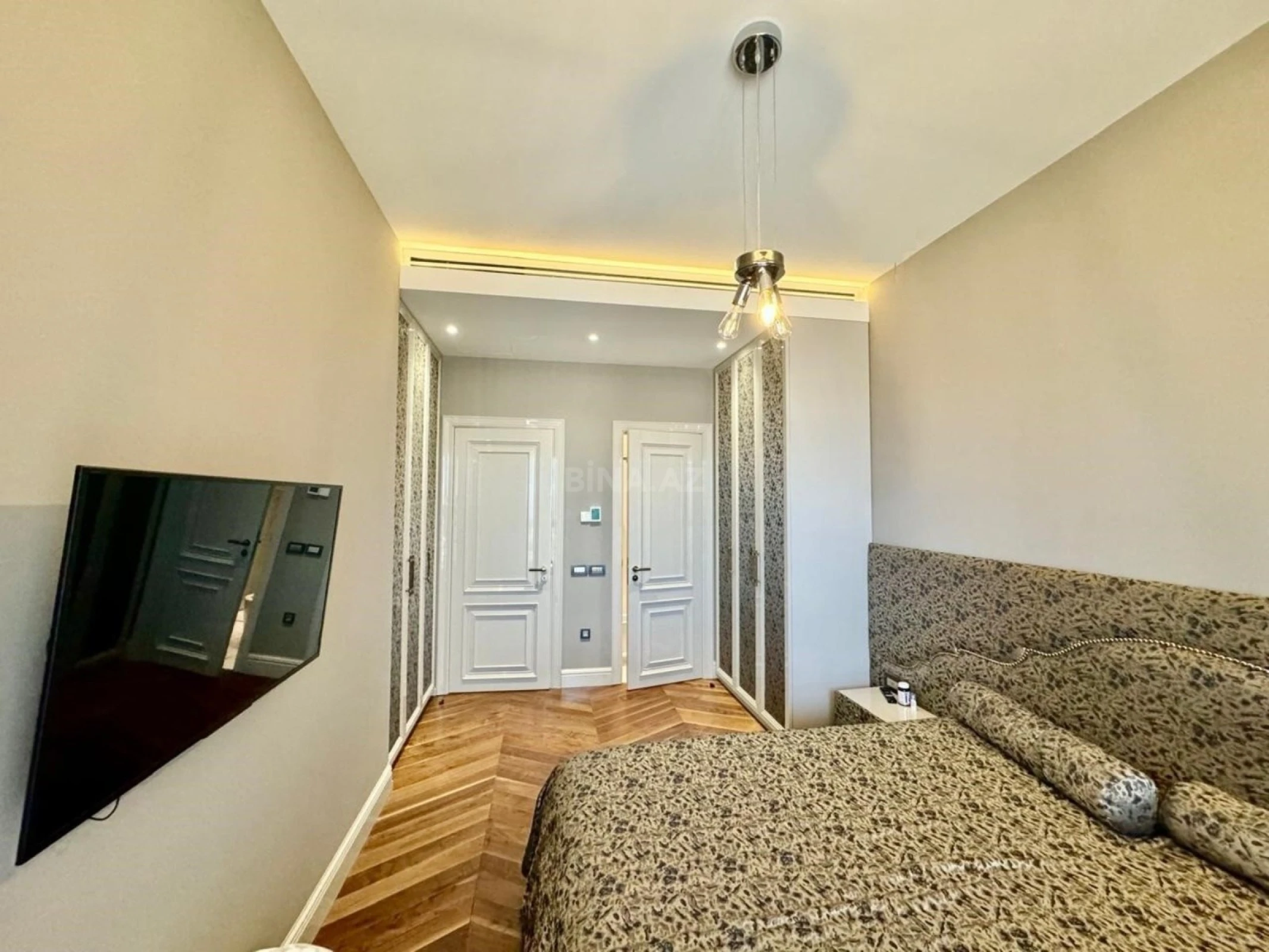 Satılır 3 otaqlı mənzil 120 m²