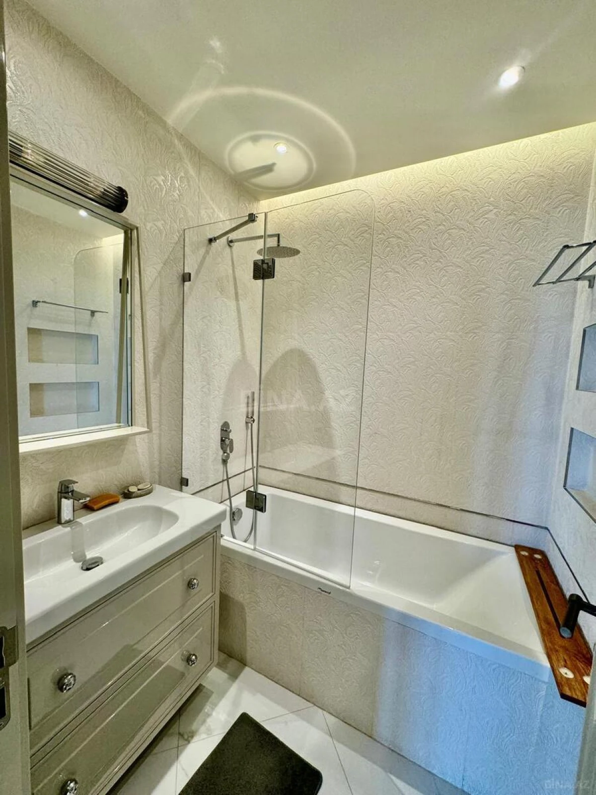 Satılır 3 otaqlı mənzil 120 m²