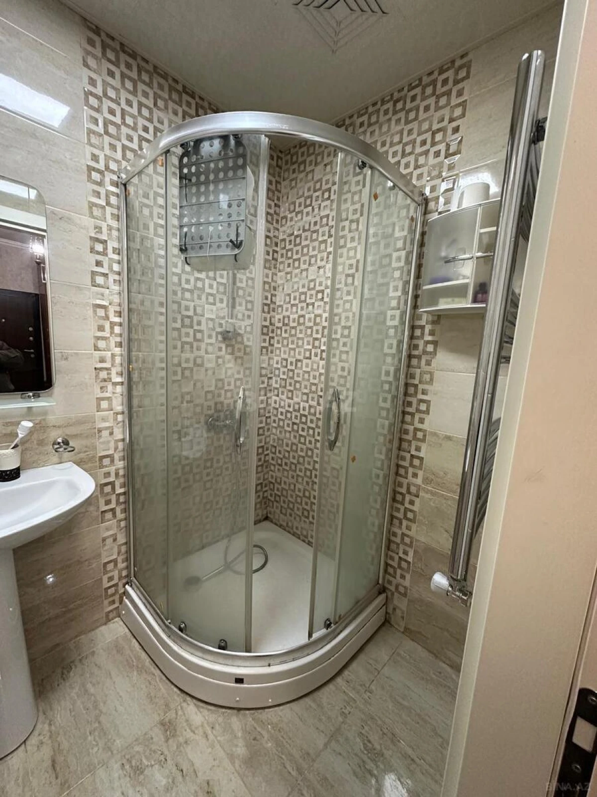 Kirayə verilir 2 otaqlı mənzil 75 m²