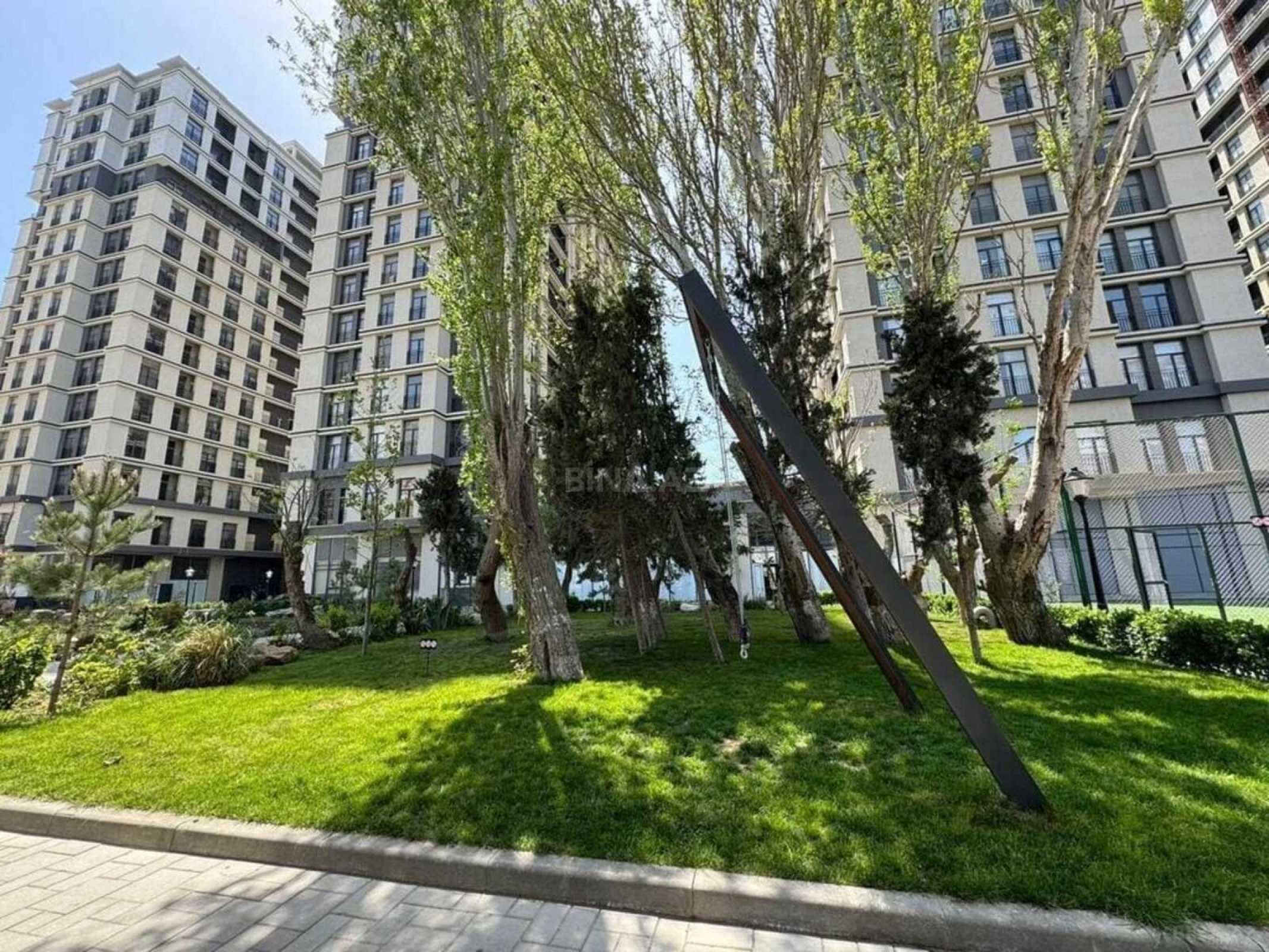 Satılır 5 otaqlı mənzil 166 m²