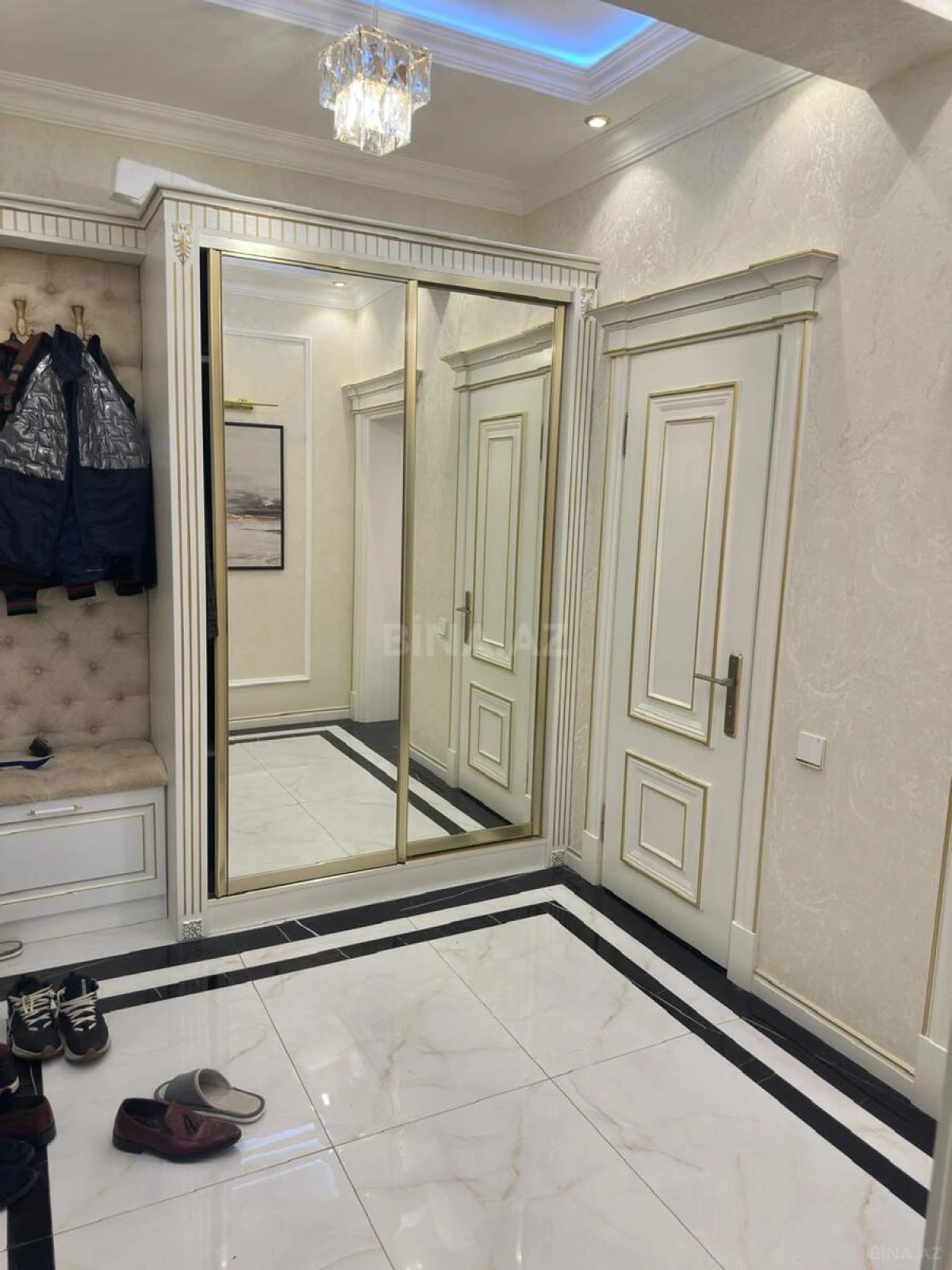 Kirayə verilir 2 otaqlı mənzil 101 m²