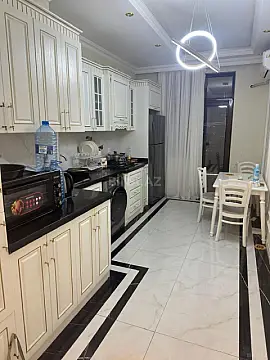 Kirayə verilir 2 otaqlı mənzil 101 m²