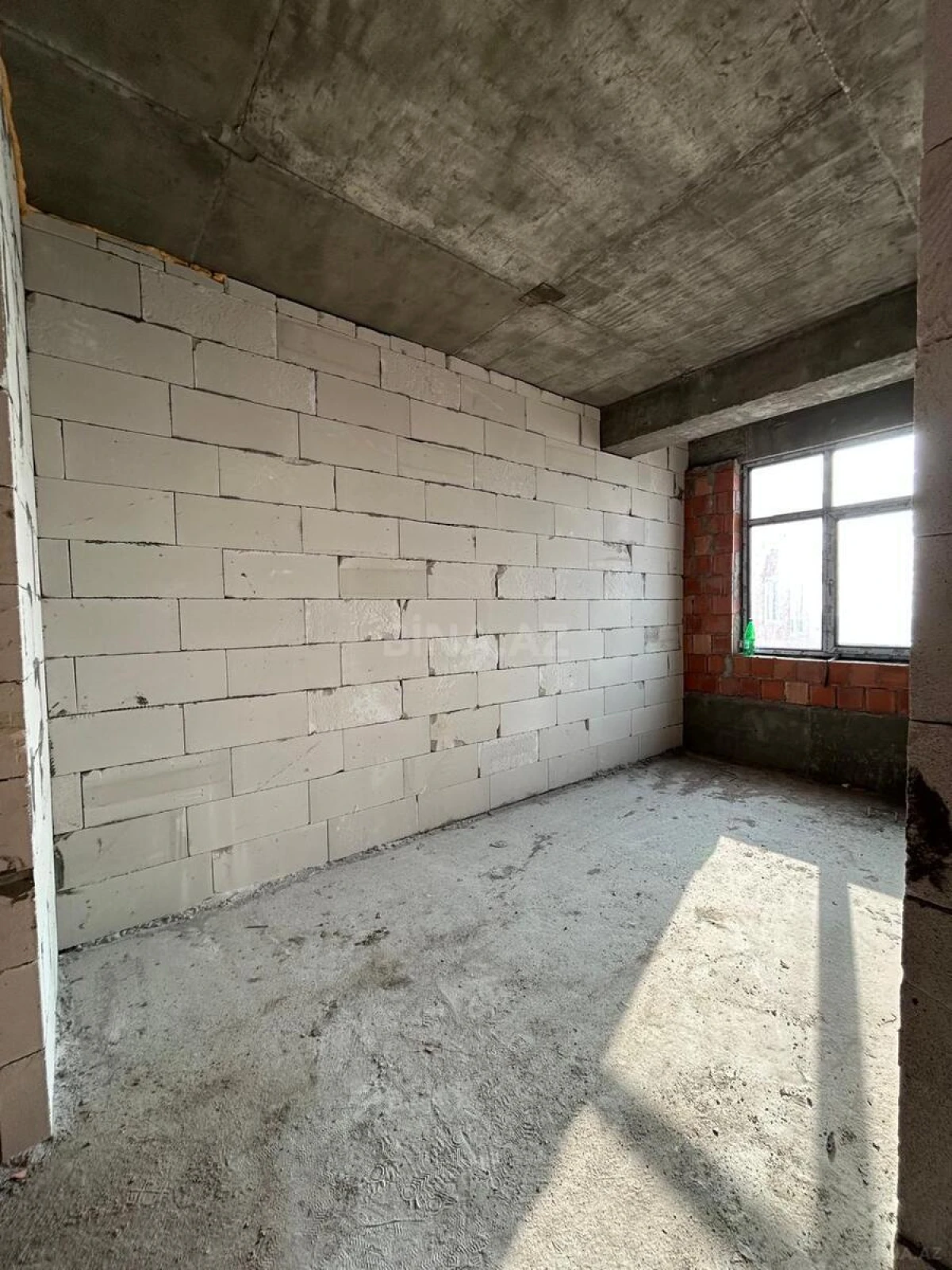 Satılır 3 otaqlı mənzil 98 m²