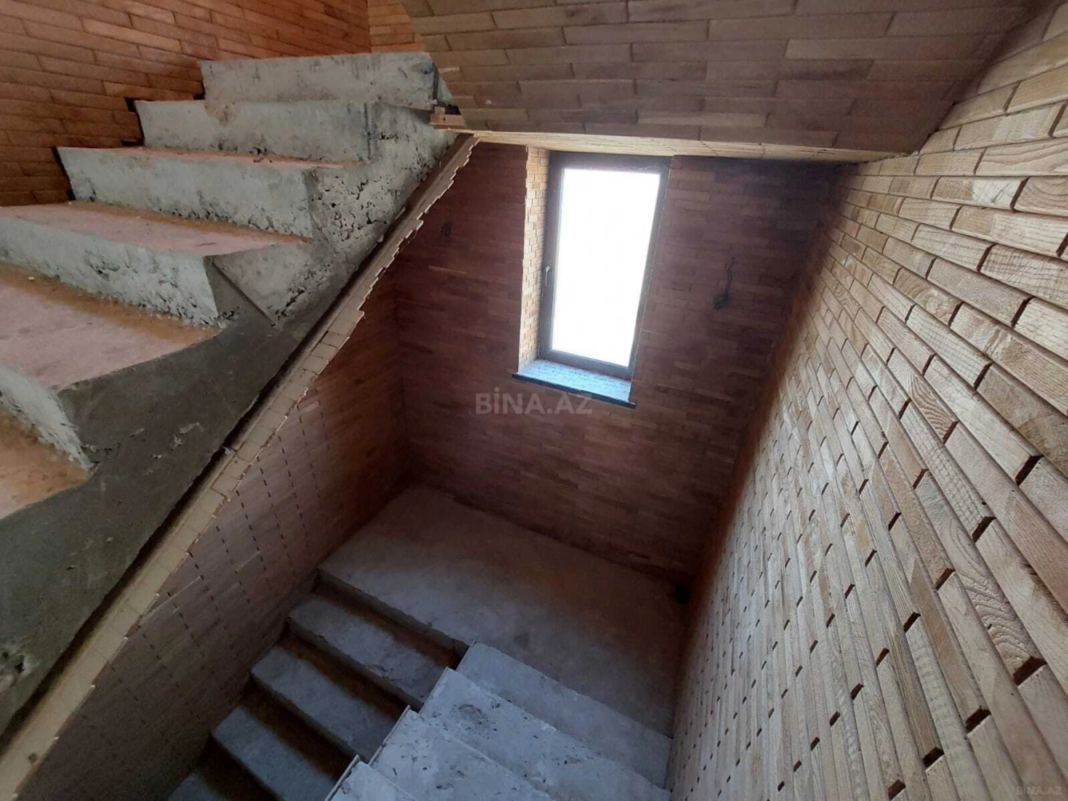 Satılır 8 otaqlı həyət evi 540 m²