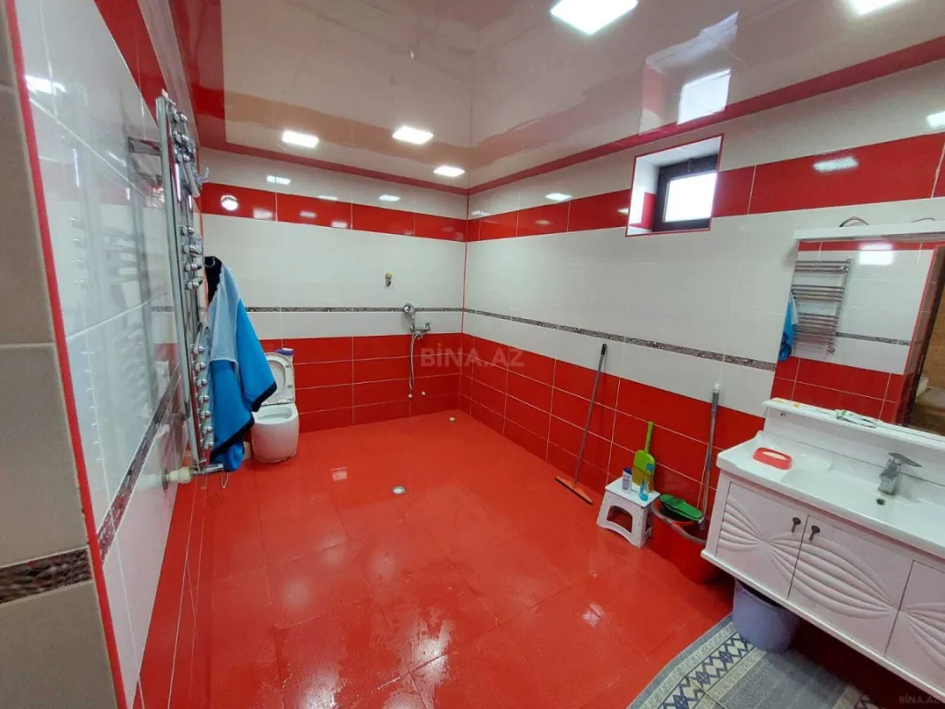 Satılır 8 otaqlı həyət evi 540 m²