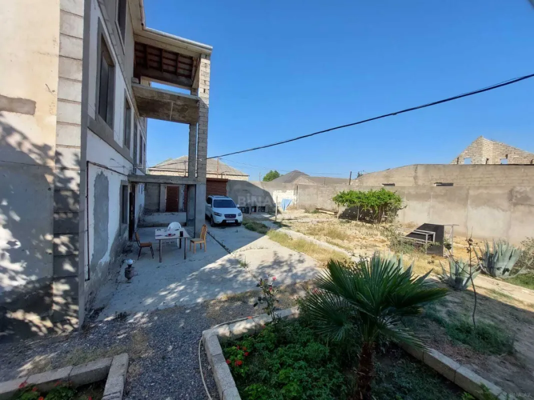 Satılır 8 otaqlı həyət evi 540 m²