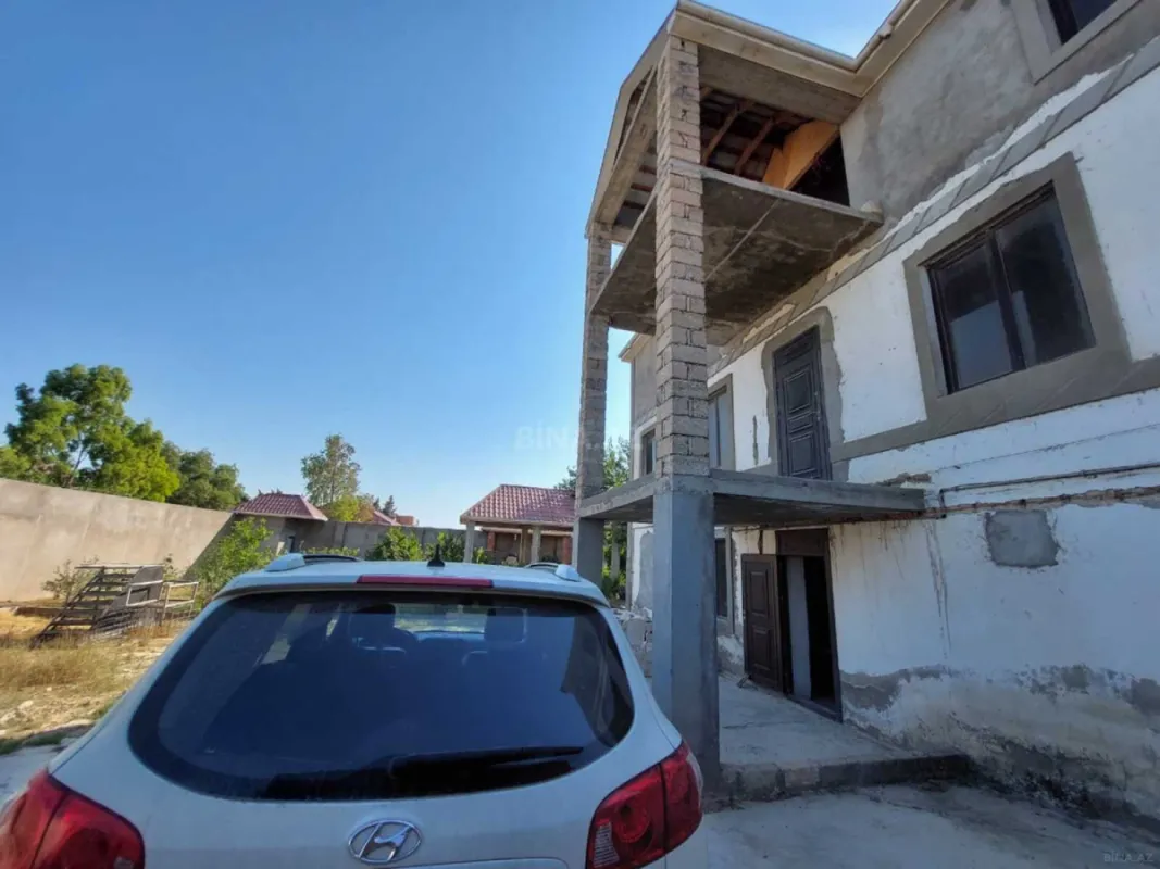 Satılır 8 otaqlı həyət evi 540 m²