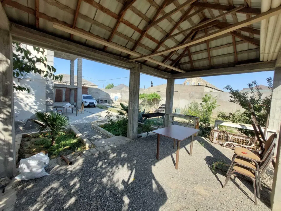 Satılır 8 otaqlı həyət evi 540 m²