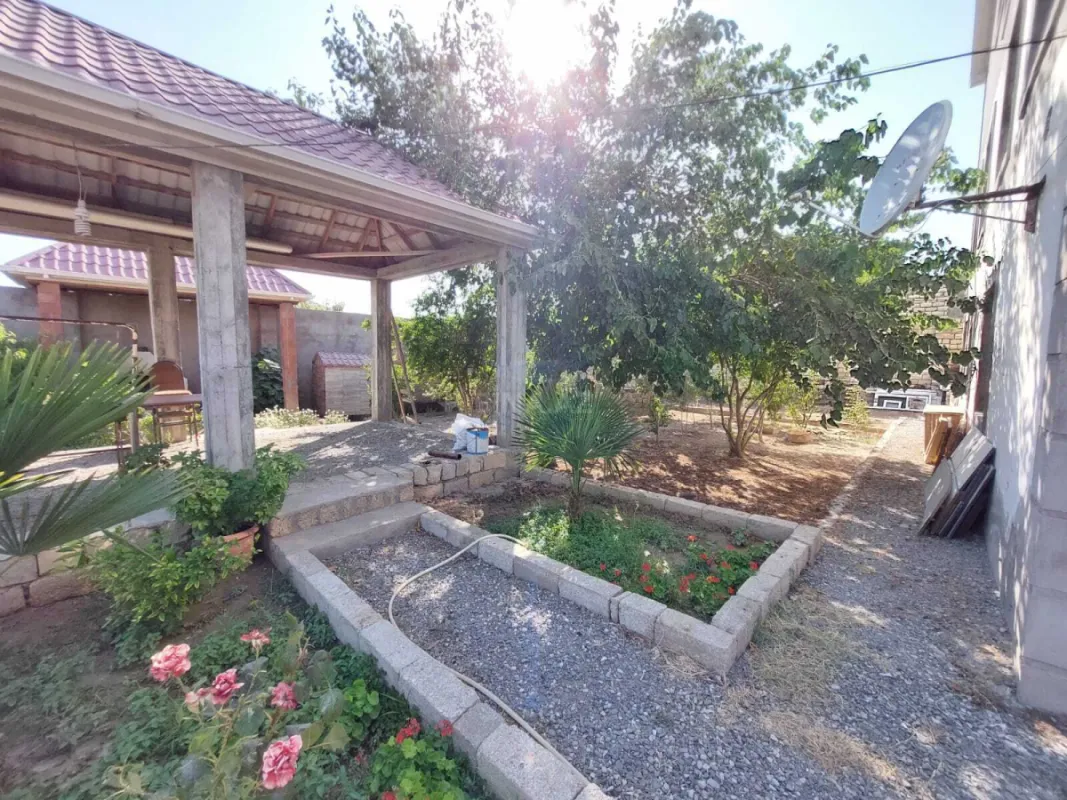 Satılır 8 otaqlı həyət evi 540 m²