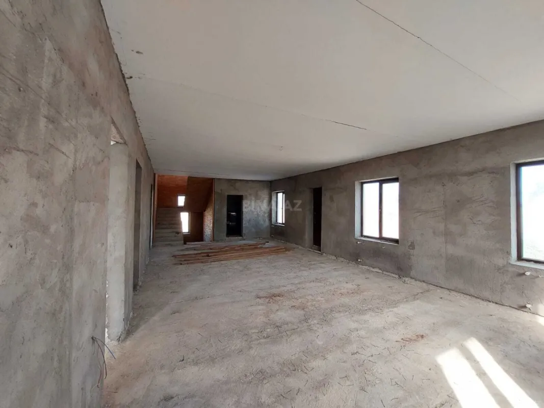 Satılır 8 otaqlı həyət evi 540 m²