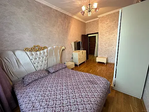Satılır 2 otaqlı mənzil 72 m²