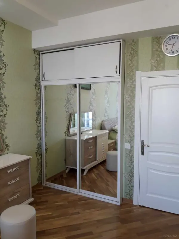 Kirayə verilir 2 otaqlı mənzil 100 m²