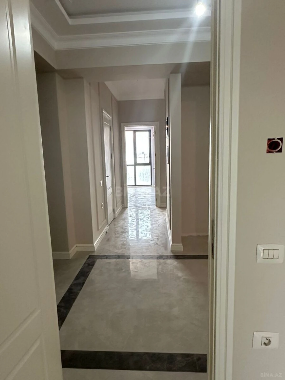 Satılır 4 otaqlı mənzil 130 m²