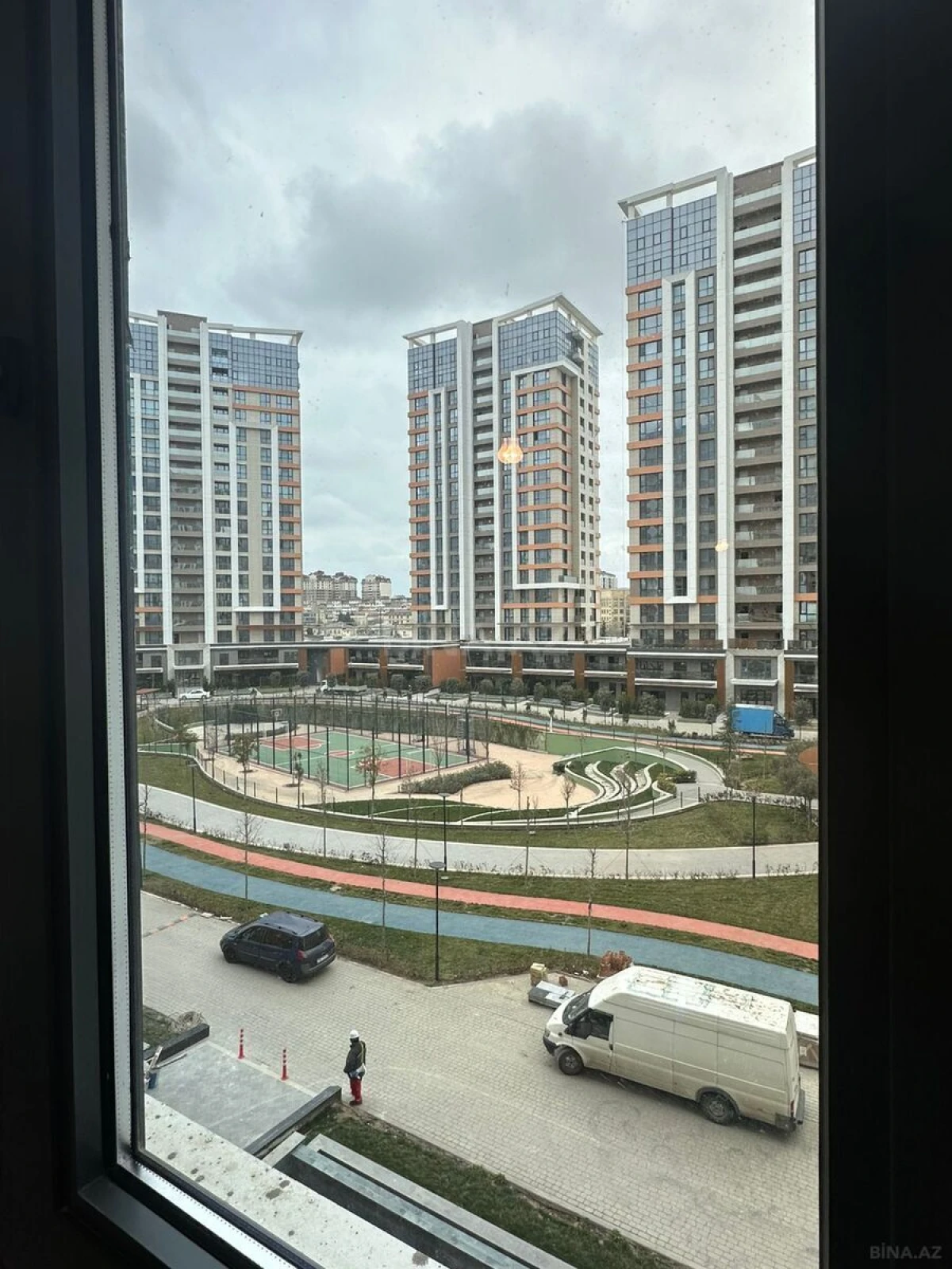 Satılır 4 otaqlı mənzil 130 m²