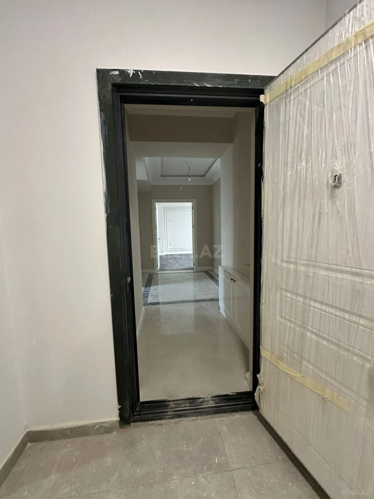 Satılır 4 otaqlı mənzil 130 m²