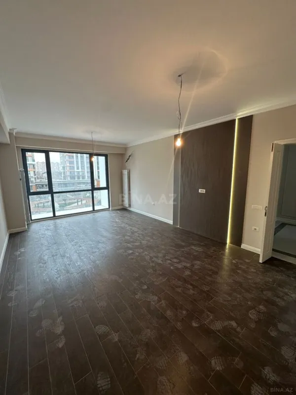 Satılır 4 otaqlı mənzil 130 m²