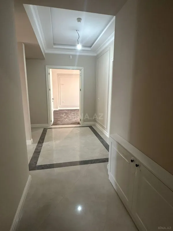 Satılır 4 otaqlı mənzil 130 m²