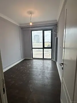 Satılır 4 otaqlı mənzil 130 m²