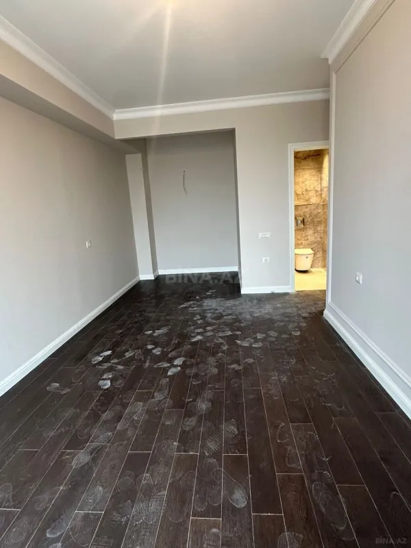 Satılır 4 otaqlı mənzil 130 m²