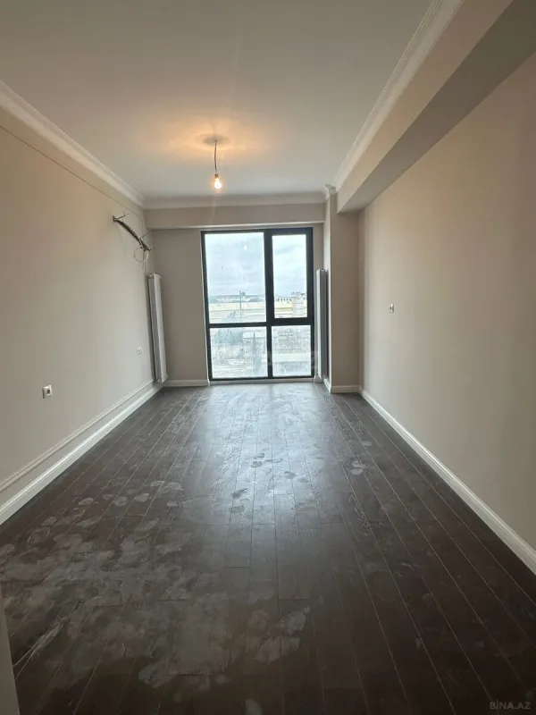Satılır 4 otaqlı mənzil 130 m²