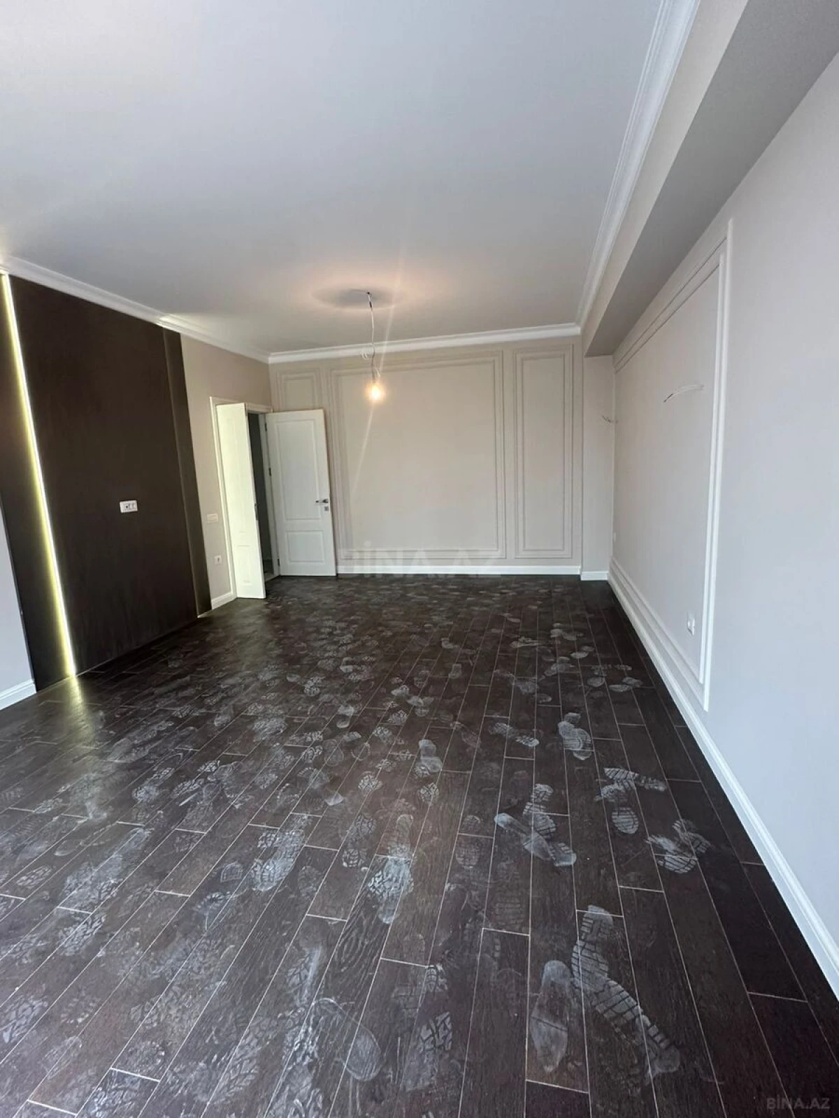 Satılır 4 otaqlı mənzil 130 m²
