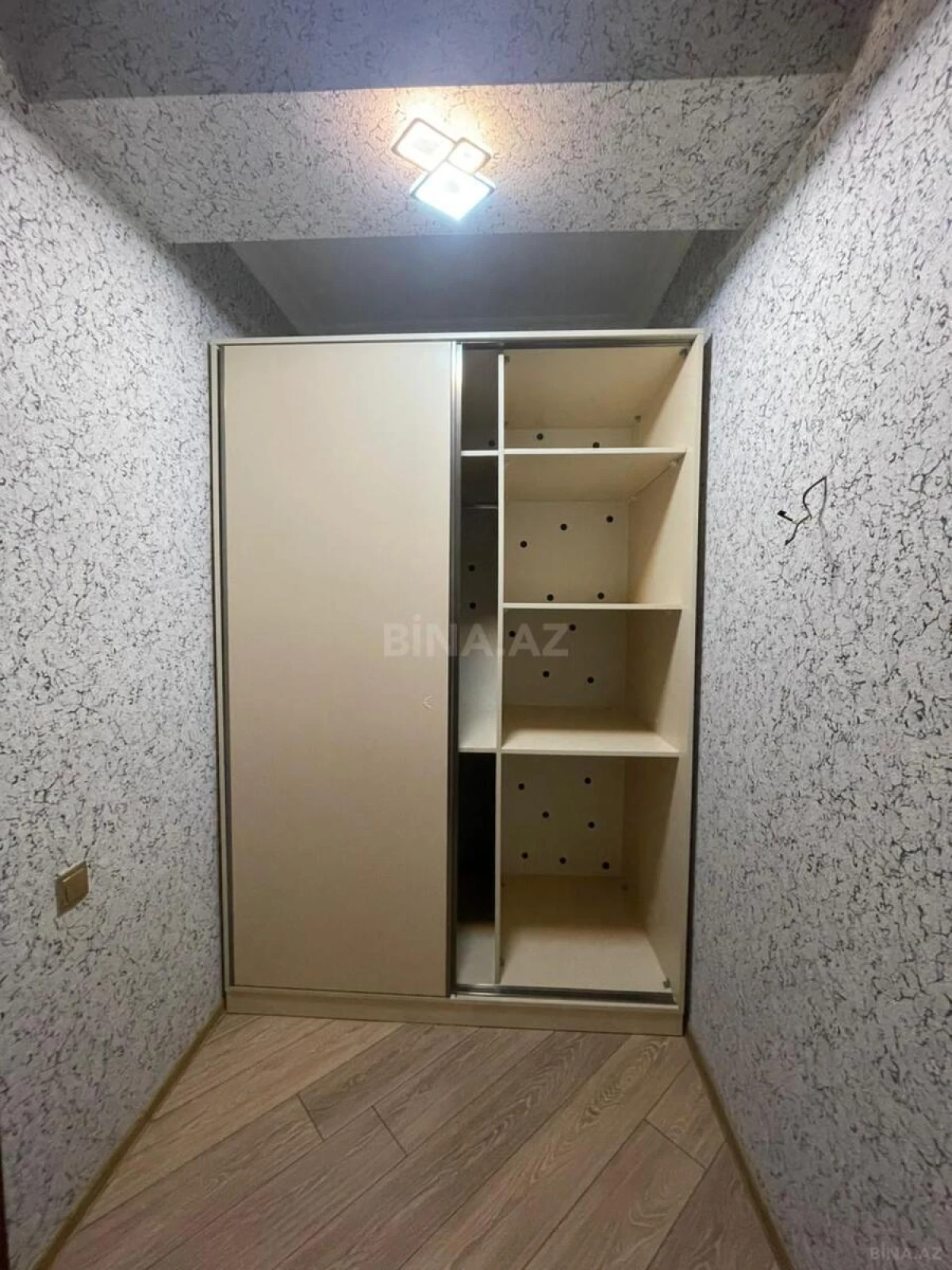 Kirayə verilir 2 otaqlı mənzil 90 m²