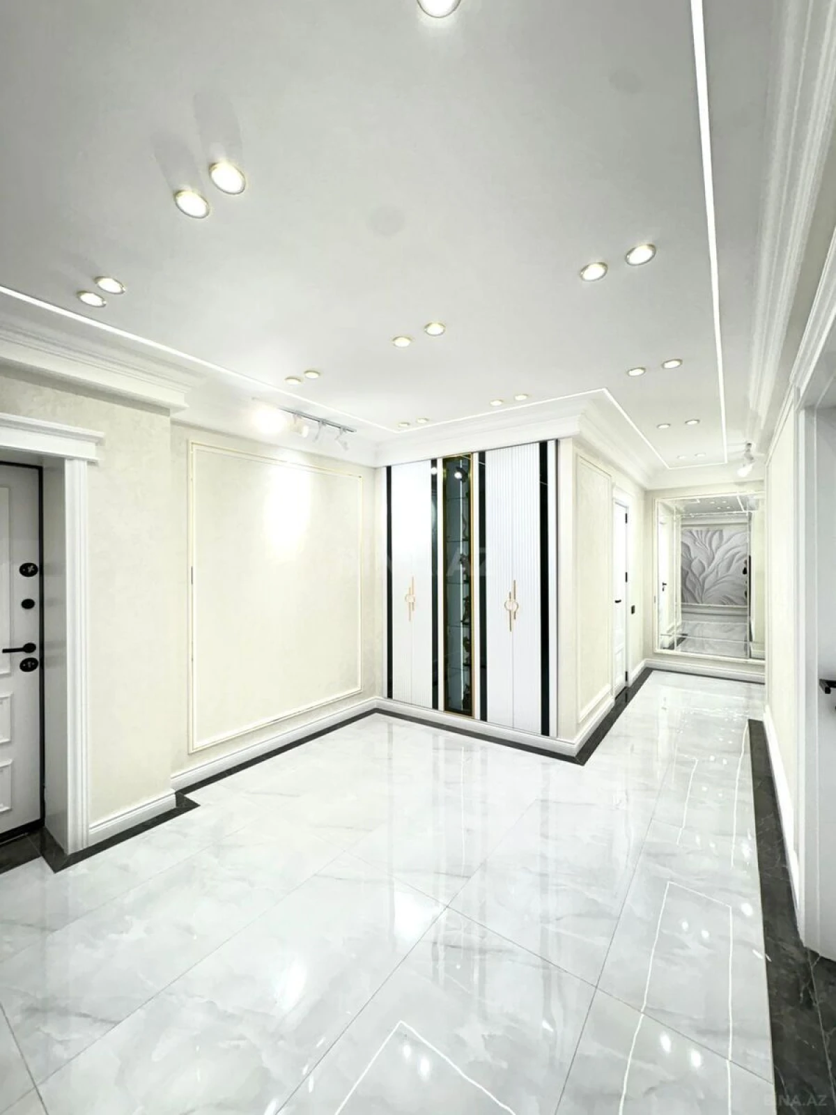 Satılır 3 otaqlı mənzil 100.5 m²