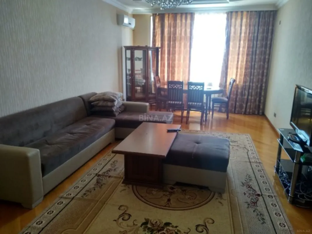 Satılır 4 otaqlı mənzil 135 m²