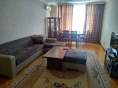 Satılır 4 otaqlı mənzil 135 m²