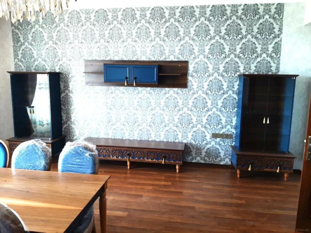 Kirayə verilir 4 otaqlı mənzil 170 m²