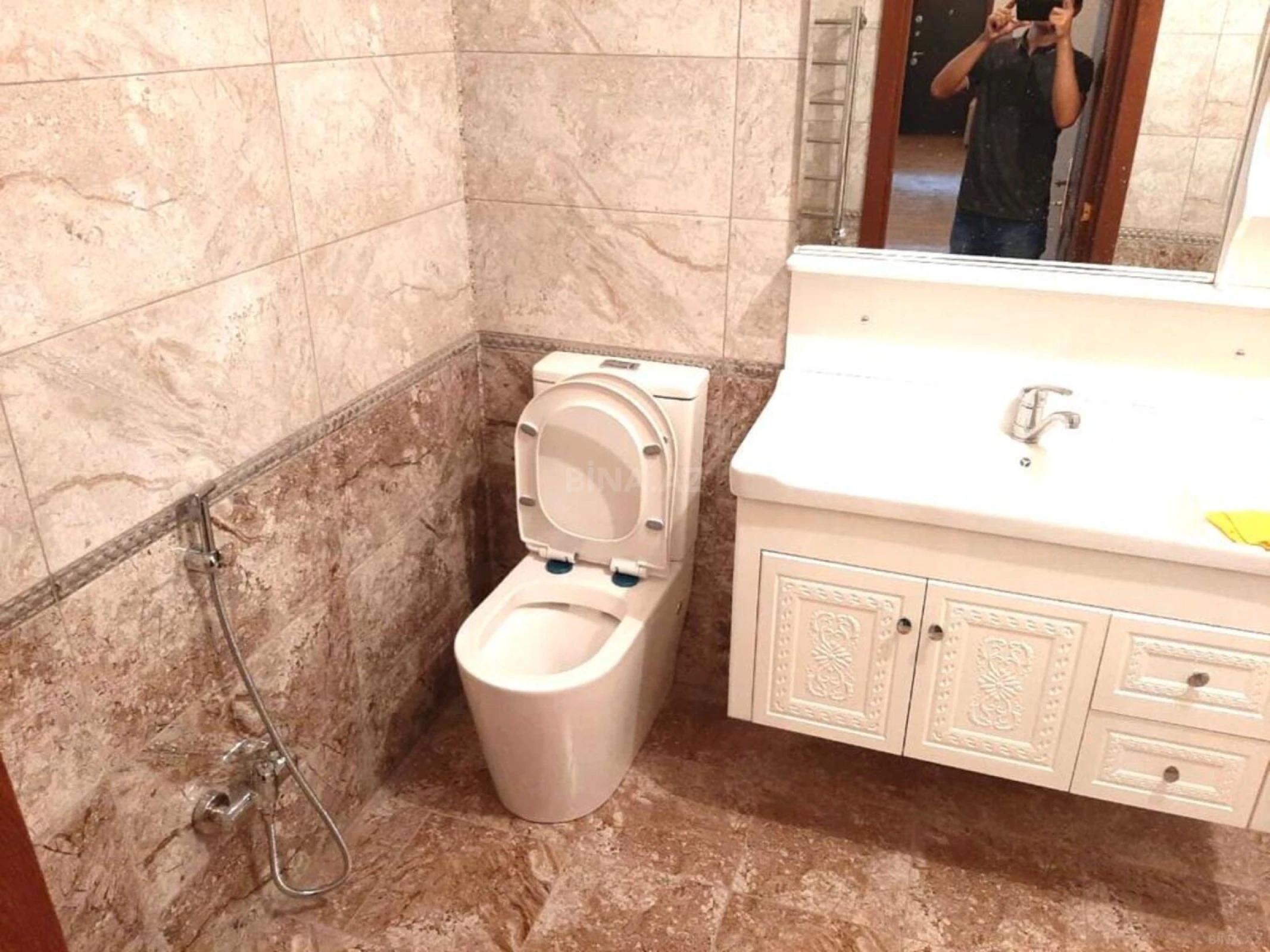 Kirayə verilir 4 otaqlı mənzil 170 m²