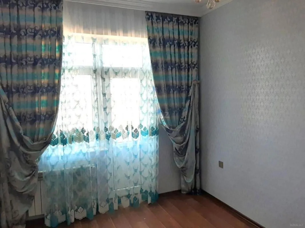 Kirayə verilir 4 otaqlı mənzil 170 m²