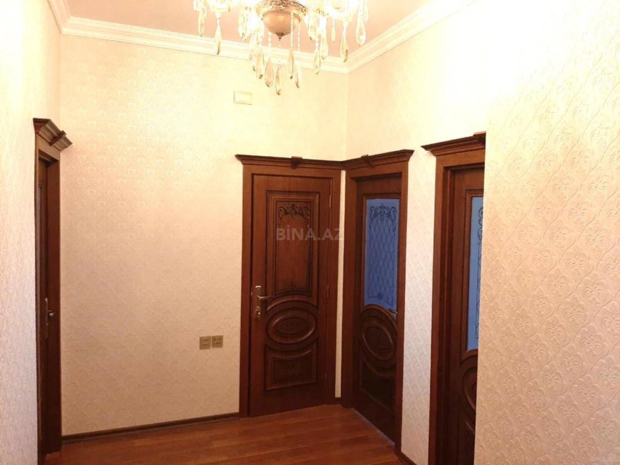 Kirayə verilir 4 otaqlı mənzil 170 m²