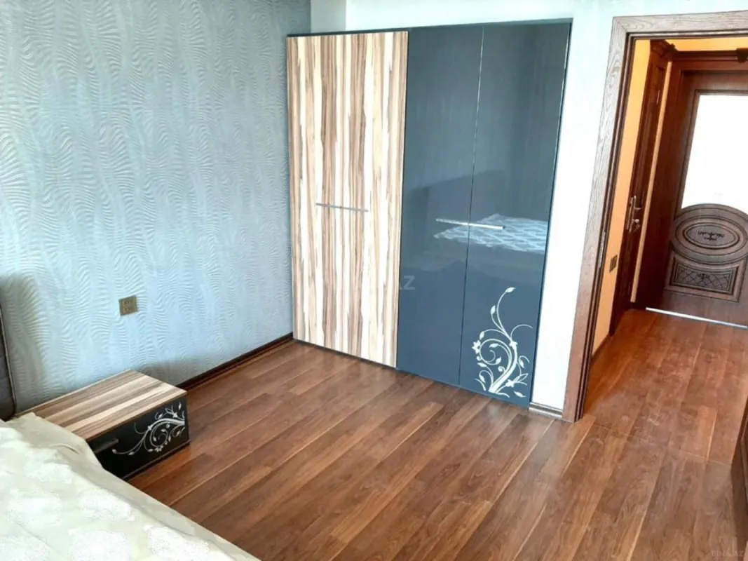 Kirayə verilir 4 otaqlı mənzil 170 m²