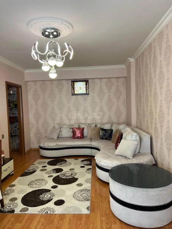 Satılır 2 otaqlı mənzil 67 m²