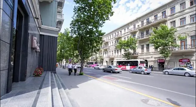 Kirayə verilir 3 otaqlı mənzil 105 m² — Bakı, Sahil qəs. 3 otaq 105.00 m²