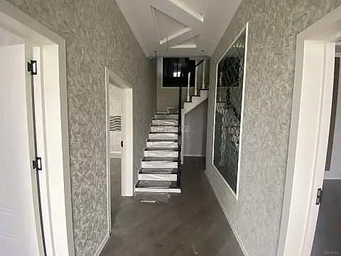 Satılır 6 otaqlı həyət evi 180 m²