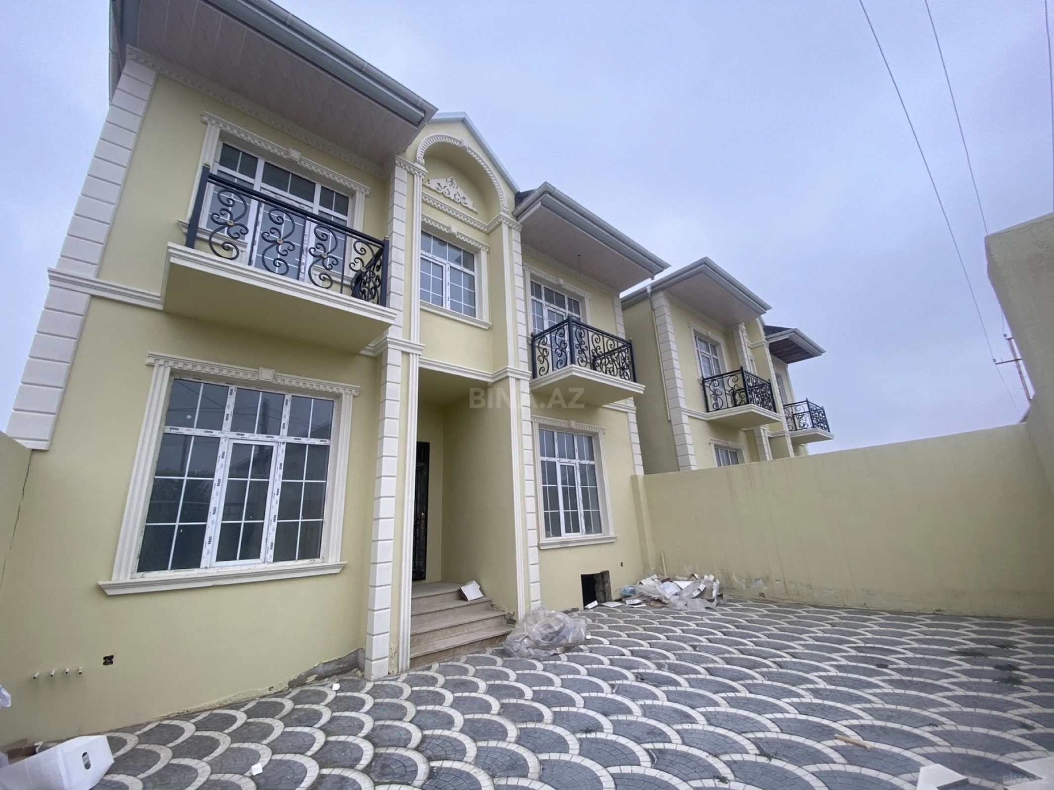 Satılır 6 otaqlı həyət evi 180 m²