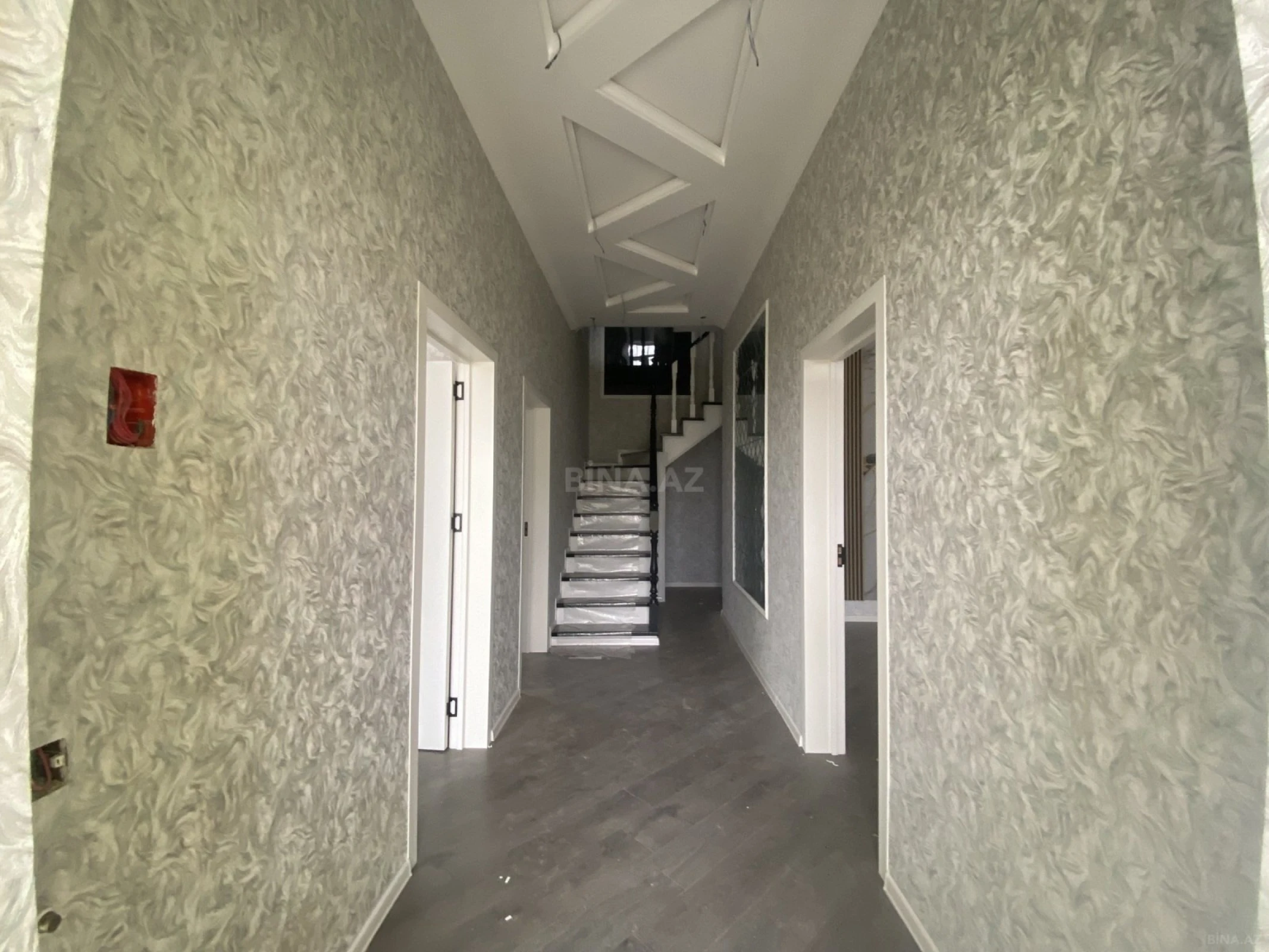 Satılır 6 otaqlı həyət evi 180 m²