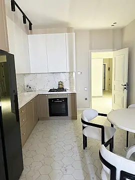 Kirayə verilir 3 otaqlı mənzil 150 m²