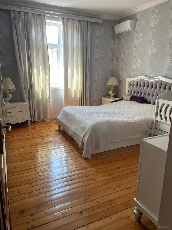 Satılır 6 otaqlı həyət evi 280 m²